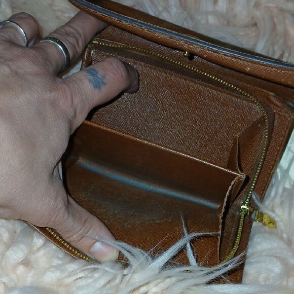 🌞  Authentic Louis Vuitton Monogram Compact Wallet - Picture 5 of 16